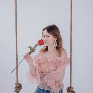 Meet your Posher, Caitlin